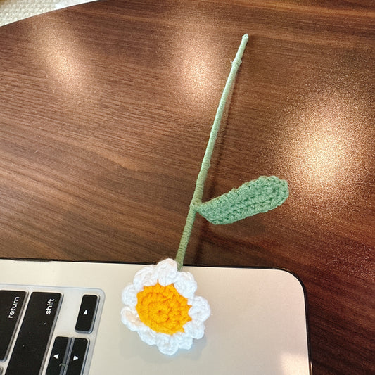 Handmade crochet daisy