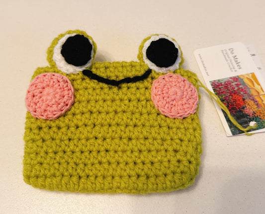 Crochet mini frog wallet