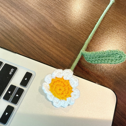 Handmade crochet daisy